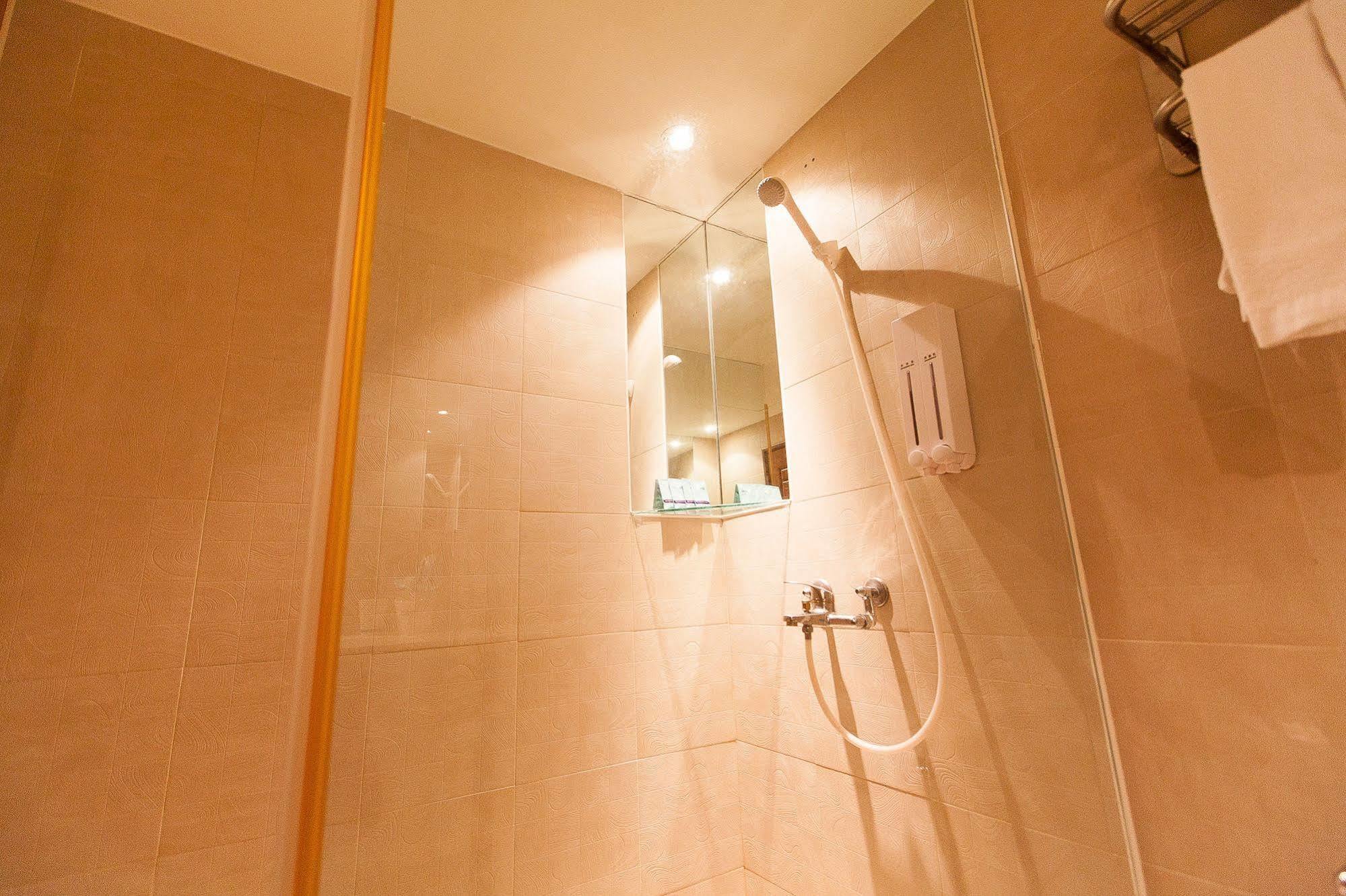 Roaders Hotel Hualien Dongda Dış mekan fotoğraf